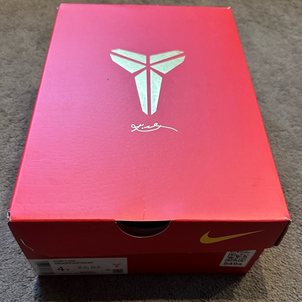Nike Kobe V Boy’s Black and Gold Athletic Shoes - New never worn in box - Picture 9 of 9